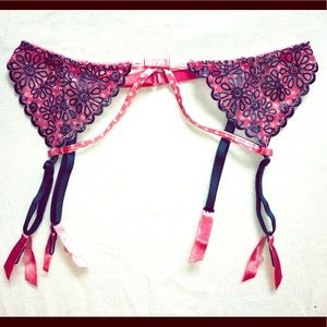 Victoria’s Secret Sexy Little Things Garter Belt